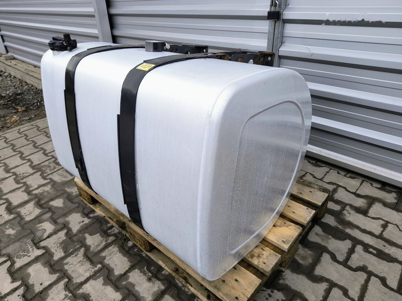 Volvo FH FM FH4 RENAULT PREMIUM MAGNUM RANGE T 21516447 110CM - Kraftstofftank für LKW: das Bild 2 Volvo FH FM FH4 RENAULT PREMIUM MAGNUM RANGE T 21516447 110CM - Kraftstofftank für LKW: das Bild 2