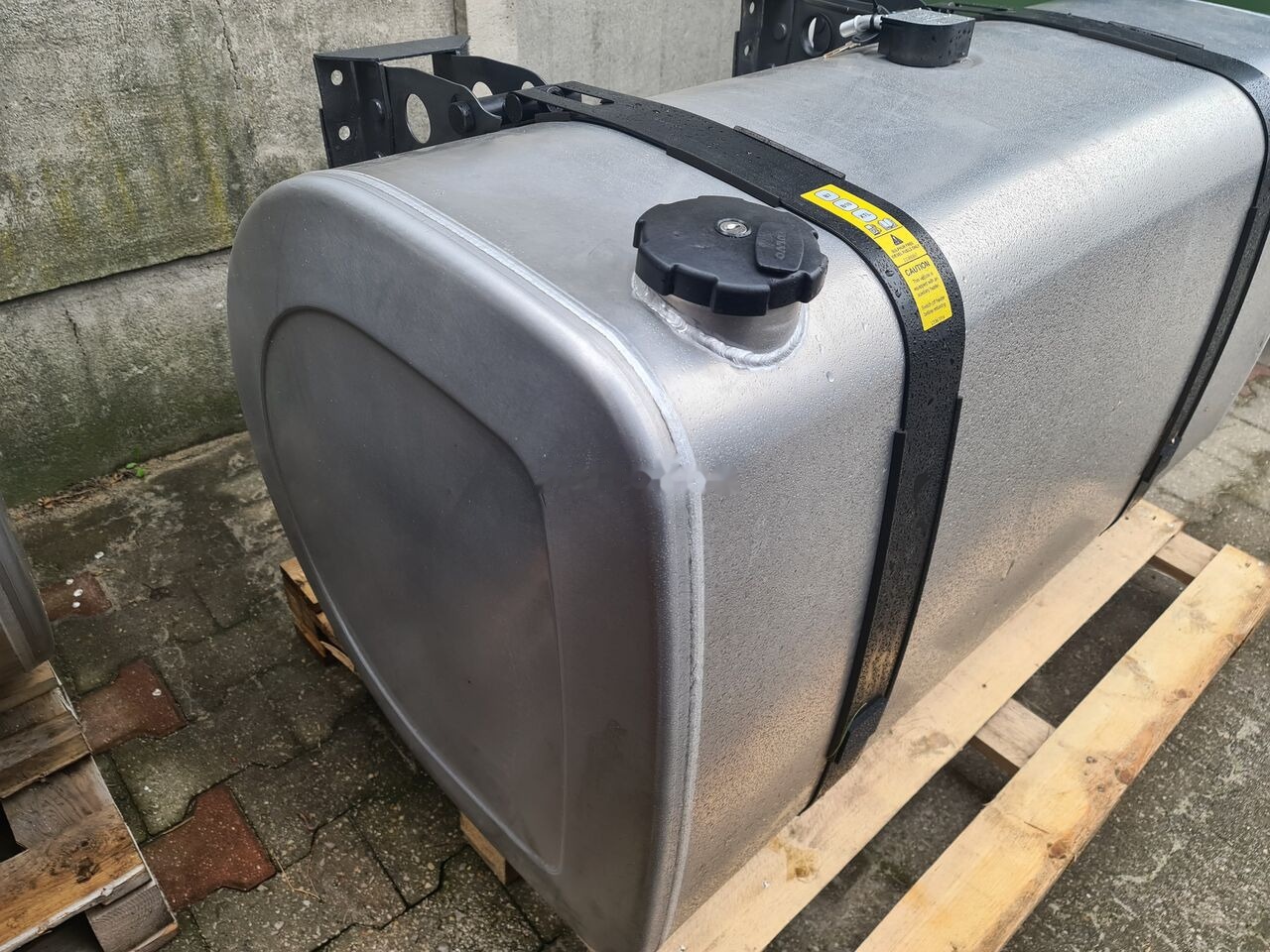 Volvo FH4 FM4 FH FMX Volvo FH FM FH4 FM4 FMX - Kraftstofftank für LKW: das Bild 2 Volvo FH4 FM4 FH FMX Volvo FH FM FH4 FM4 FMX - Kraftstofftank für LKW: das Bild 2