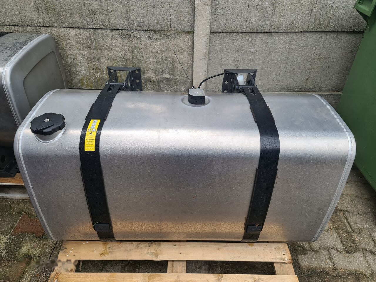Volvo FH4 FM4 FH FMX Volvo FH FM FH4 FM4 FMX - Kraftstofftank für LKW: das Bild 1 Volvo FH4 FM4 FH FMX Volvo FH FM FH4 FM4 FMX - Kraftstofftank für LKW: das Bild 1