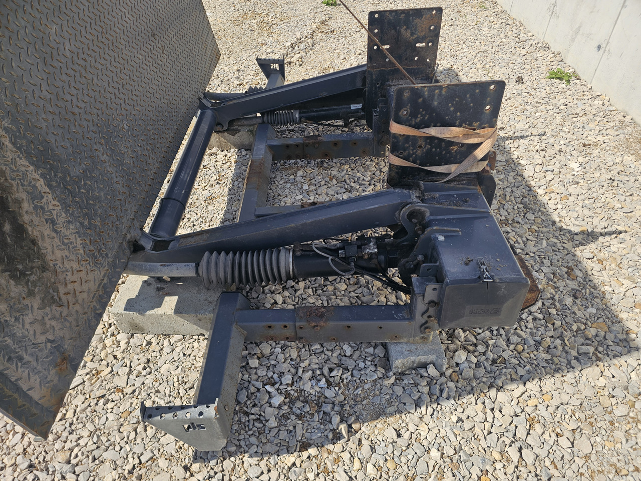 ZEPRO Z 2000-175 MA / 2019 / 2000kg - Ladebordwand: das Bild 4 ZEPRO Z 2000-175 MA / 2019 / 2000kg - Ladebordwand: das Bild 4