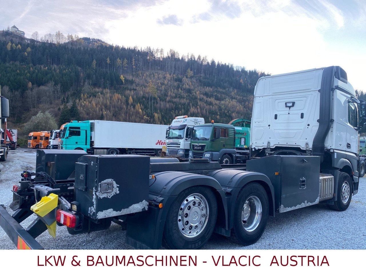 Mercedes-Benz Actros 963-0-C - Tankwagen: das Bild 3 Mercedes-Benz Actros 963-0-C - Tankwagen: das Bild 3