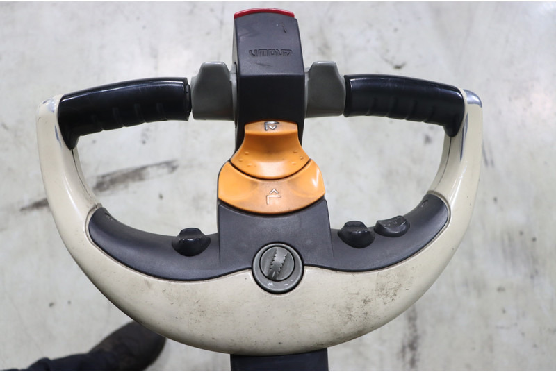 Crown SHR5520-1.13 - Hochhubwagen: das Bild 3 Crown SHR5520-1.13 - Hochhubwagen: das Bild 3