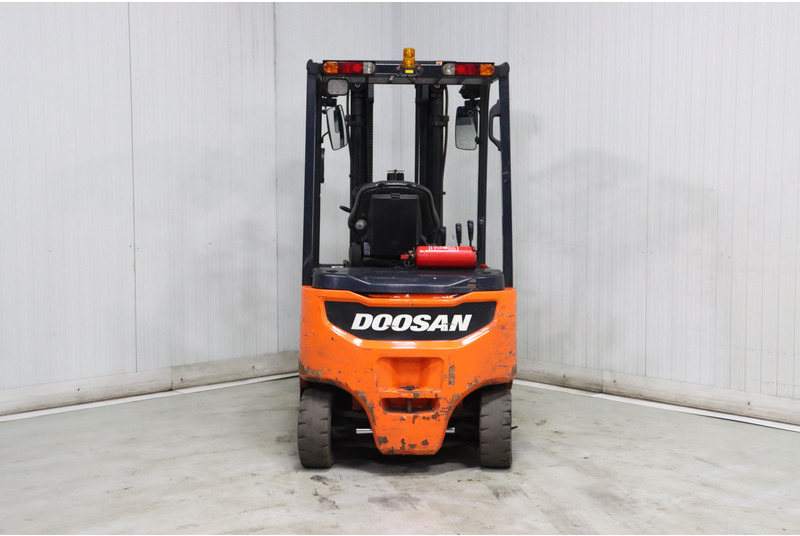 Doosan B20X-7 - Elektrostapler: das Bild 5 Doosan B20X-7 - Elektrostapler: das Bild 5