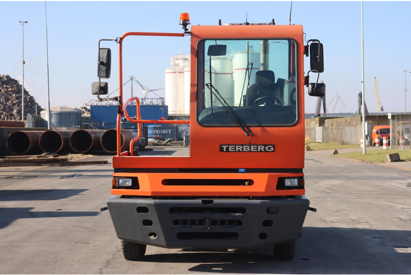 Terberg YT182 - Terminaltraktor: das Bild 2 Terberg YT182 - Terminaltraktor: das Bild 2
