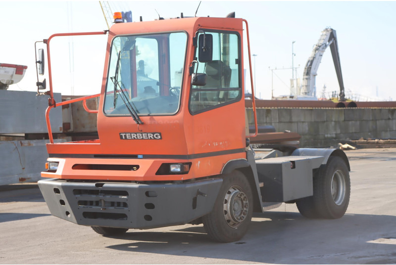 Terberg YT182 - Terminaltraktor: das Bild 3 Terberg YT182 - Terminaltraktor: das Bild 3