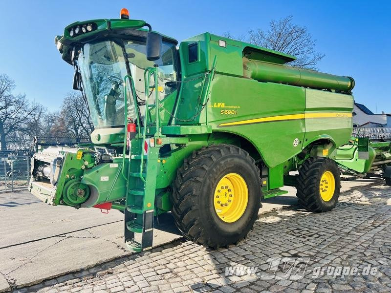 John Deere S690 - Mähdrescher: das Bild 1 John Deere S690 - Mähdrescher: das Bild 1