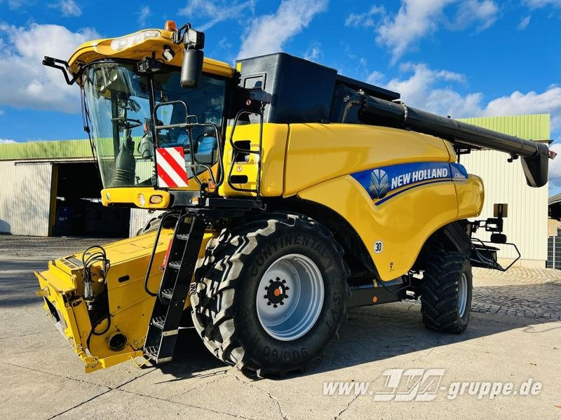 New Holland CR8080 - Mähdrescher: das Bild 1 New Holland CR8080 - Mähdrescher: das Bild 1