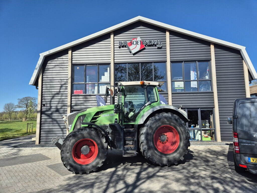 FENDT 828 - Traktor: das Bild 1 FENDT 828 - Traktor: das Bild 1