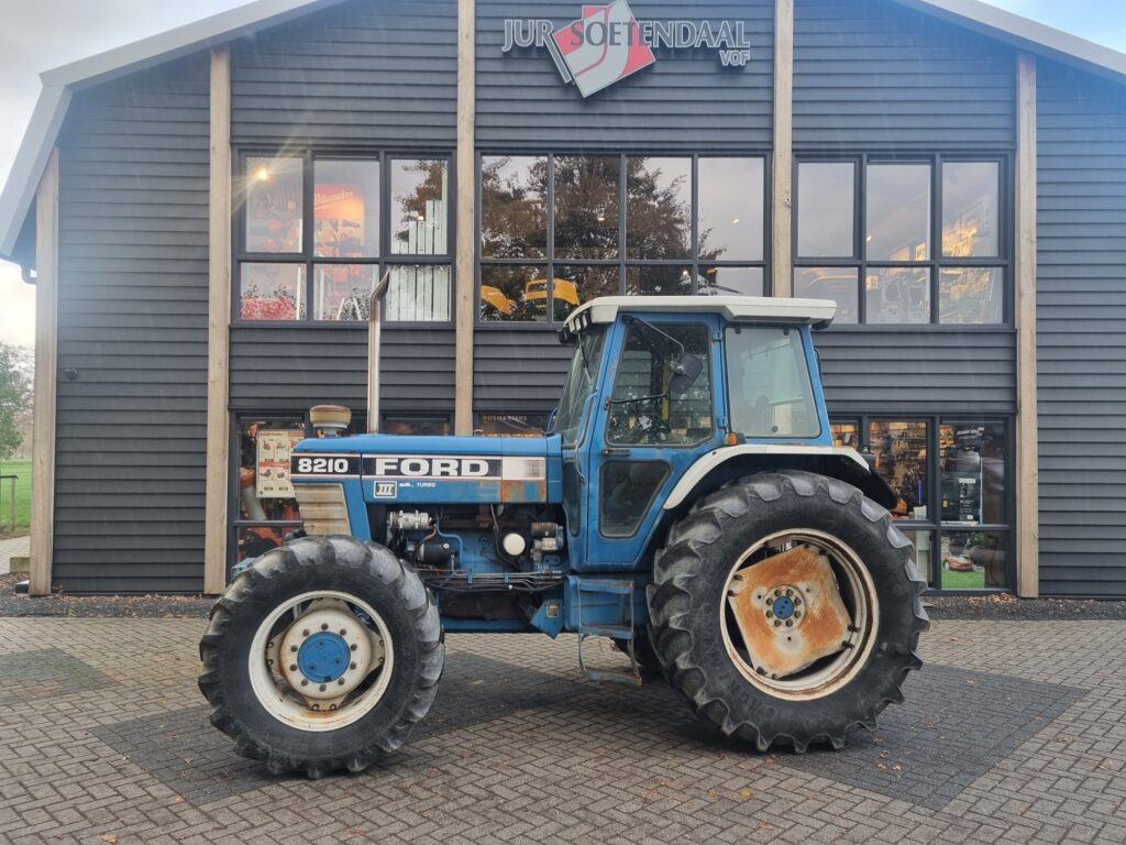 FORD 8210 - Traktor: das Bild 1 FORD 8210 - Traktor: das Bild 1