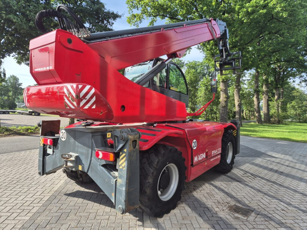 MAGNI RTH 5.23 D/C - Teleskoplader: das Bild 4 MAGNI RTH 5.23 D/C - Teleskoplader: das Bild 4