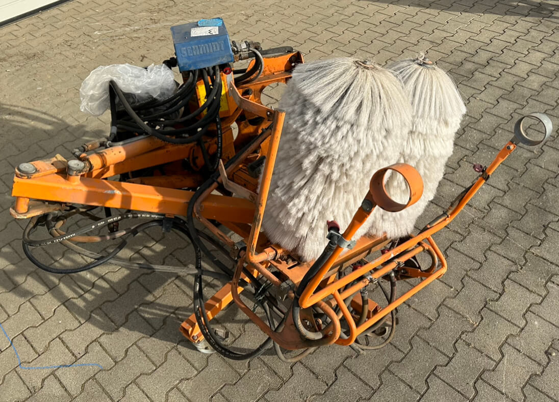 Unimog Leitpfostenwaschgerät Schmidt RPS-H - Kehrbesen: das Bild 2 Unimog Leitpfostenwaschgerät Schmidt RPS-H - Kehrbesen: das Bild 2