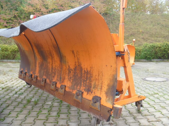 Unimog Schneepflug - Schneeschild Beilhack PV28-3 - Schneepflug: das Bild 1 Unimog Schneepflug - Schneeschild Beilhack PV28-3 - Schneepflug: das Bild 1