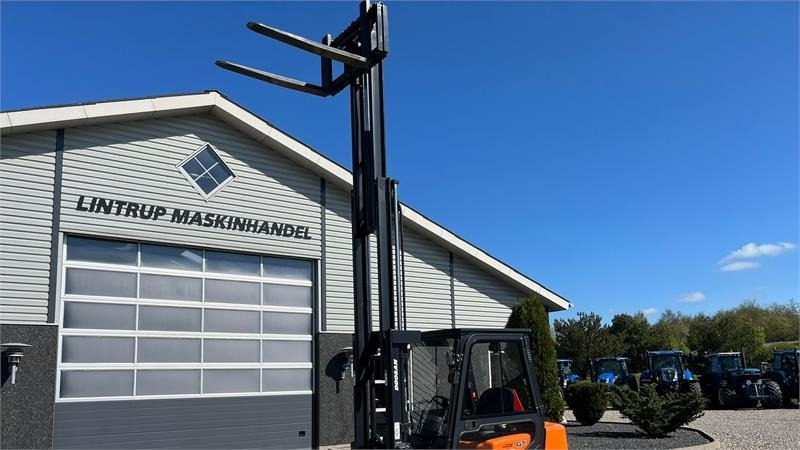Doosan D30 G med kabine og KUN 57 TIMER FRA NY, MED TIME - Dieselstapler: das Bild 5 Doosan D30 G med kabine og KUN 57 TIMER FRA NY, MED TIME - Dieselstapler: das Bild 5