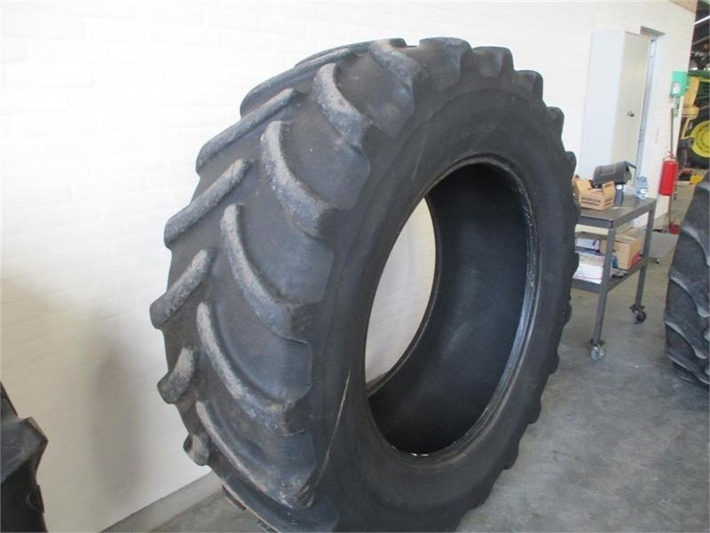 Firestone 620/70 R42 - Reifen für Kommunal-/ Sonderfahrzeug: das Bild 2 Firestone 620/70 R42 - Reifen für Kommunal-/ Sonderfahrzeug: das Bild 2