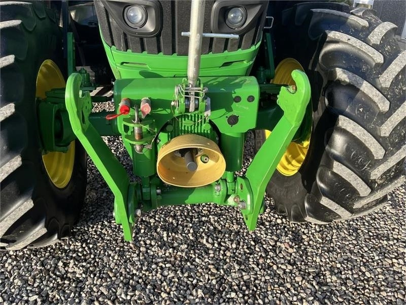 John Deere 6175R Med frontlift og frontPTO - Traktor: das Bild 4 John Deere 6175R Med frontlift og frontPTO - Traktor: das Bild 4