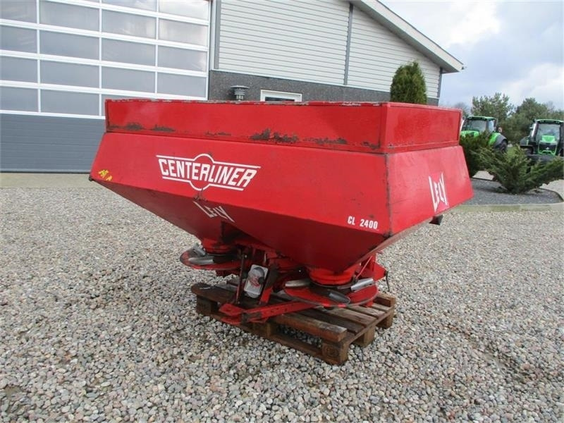 Lely Centerline CL 2400 Med hydraulisk tilt til kantspr - Düngerstreuer: das Bild 2 Lely Centerline CL 2400 Med hydraulisk tilt til kantspr - Düngerstreuer: das Bild 2