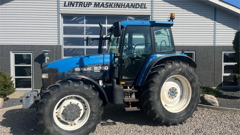 New Holland 8360 Rangecommand - Traktor: das Bild 1 New Holland 8360 Rangecommand - Traktor: das Bild 1
