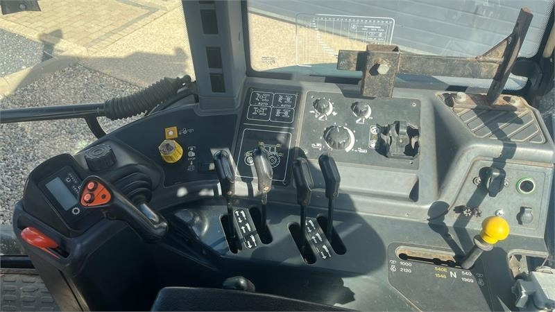 New Holland 8360 Rangecommand - Traktor: das Bild 5 New Holland 8360 Rangecommand - Traktor: das Bild 5