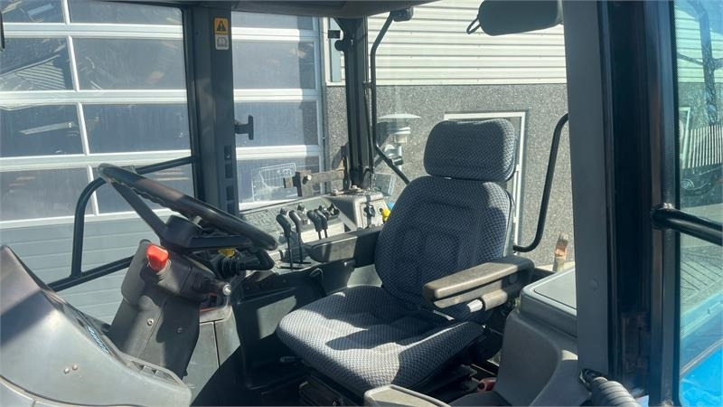 New Holland 8360 Rangecommand - Traktor: das Bild 5 New Holland 8360 Rangecommand - Traktor: das Bild 5