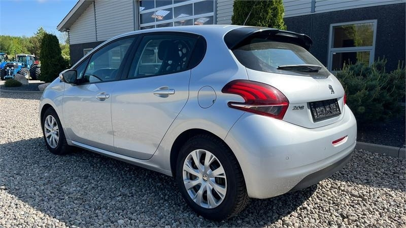Peugeot 208 1,6 BlueHDi 100 Active Van 5d. NYSYNET og KUN - Kleinbus, Personentransporter: das Bild 5 Peugeot 208 1,6 BlueHDi 100 Active Van 5d. NYSYNET og KUN - Kleinbus, Personentransporter: das Bild 5