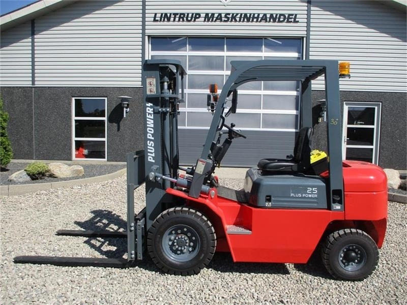 PlusPower 25 2500kg truck, med hydraulisk sideskif - Dieselstapler: das Bild 2 PlusPower 25 2500kg truck, med hydraulisk sideskif - Dieselstapler: das Bild 2
