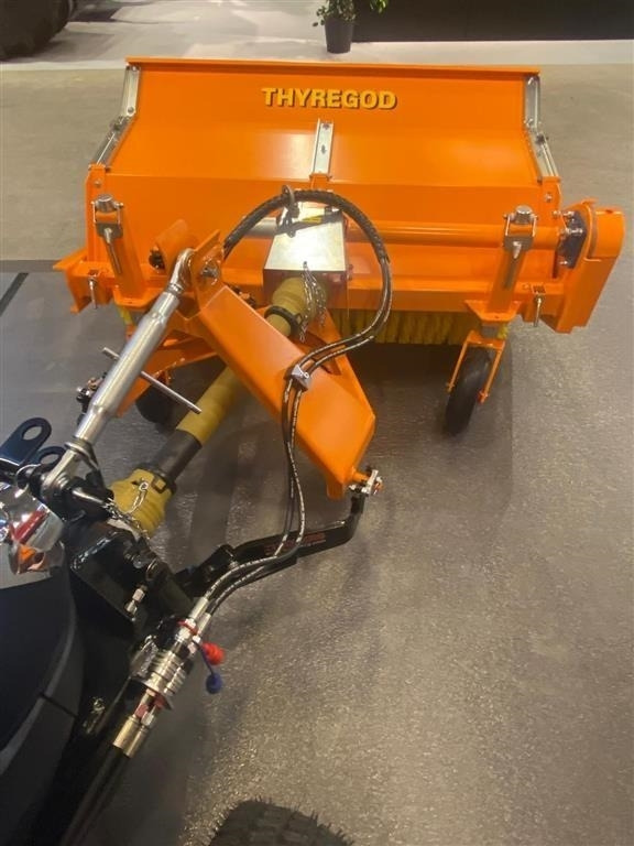 Solis H26 HST SnowEdition med Thyregod TK 1600 kost på - Traktor: das Bild 5 Solis H26 HST SnowEdition med Thyregod TK 1600 kost på - Traktor: das Bild 5