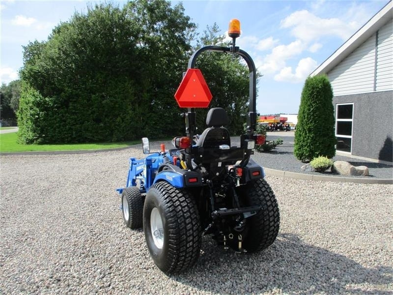 Traktor Solis S26 Shuttle XL 9+9 med turfhjul og frontlæsser: das Bild 11 Traktor Solis S26 Shuttle XL 9+9 med turfhjul og frontlæsser: das Bild 11