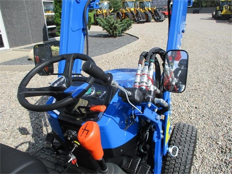 Traktor Solis S26 Shuttle XL 9+9 med turfhjul og frontlæsser: das Bild 15 Traktor Solis S26 Shuttle XL 9+9 med turfhjul og frontlæsser: das Bild 15