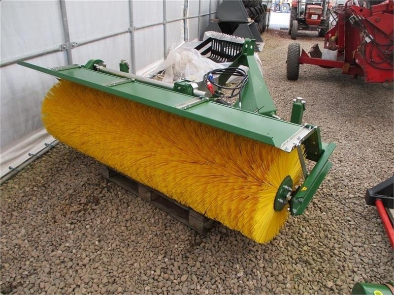 Thyregod TK 2300 TK2300 Med hydraulisk sving og PTO-træk - Kehrbesen für Landmaschine: das Bild 1 Thyregod TK 2300 TK2300 Med hydraulisk sving og PTO-træk - Kehrbesen für Landmaschine: das Bild 1