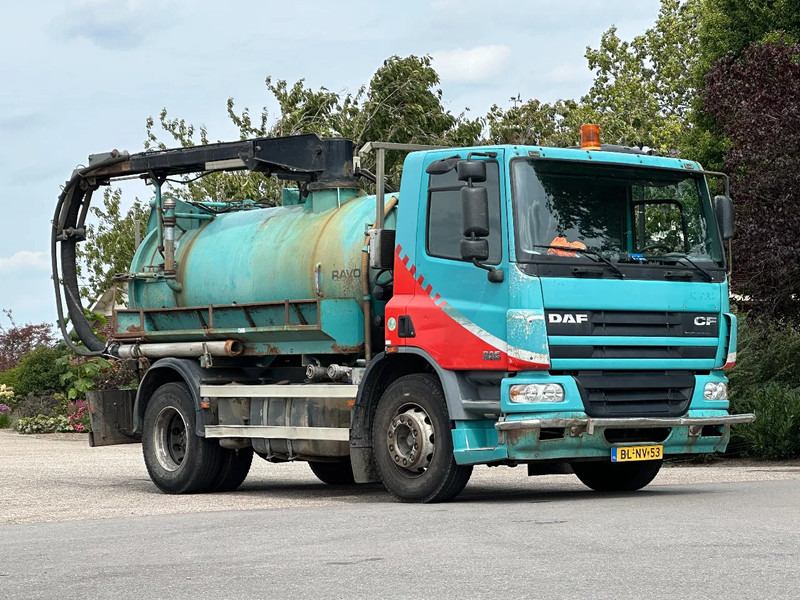 DAF CF 75.250 WITH RAVO KZ7082/150 VACUUM / CHANNEL CLEANER - Saug-/ Spülfahrzeug: das Bild 1 DAF CF 75.250 WITH RAVO KZ7082/150 VACUUM / CHANNEL CLEANER - Saug-/ Spülfahrzeug: das Bild 1