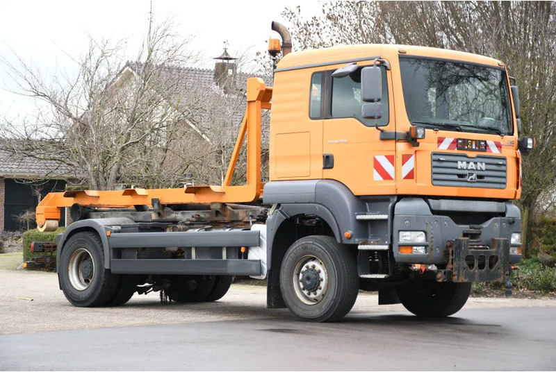 MAN TGA 18.350 4X4 BL HAAKARM/HOOKLIFT/ABROLLER!!KOMMUNAL!! - Abrollkipper: das Bild 2 MAN TGA 18.350 4X4 BL HAAKARM/HOOKLIFT/ABROLLER!!KOMMUNAL!! - Abrollkipper: das Bild 2