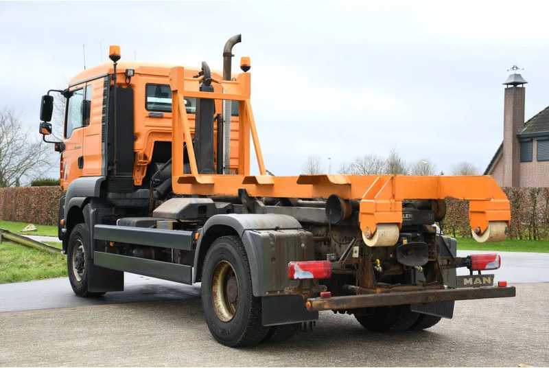 MAN TGA 18.350 4X4 BL HAAKARM/HOOKLIFT/ABROLLER!!KOMMUNAL!! - Abrollkipper: das Bild 4 MAN TGA 18.350 4X4 BL HAAKARM/HOOKLIFT/ABROLLER!!KOMMUNAL!! - Abrollkipper: das Bild 4