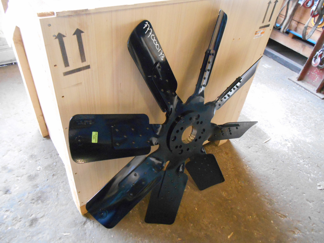 Caterpillar 4017451 - Ventilator für Baumaschine: das Bild 3 Caterpillar 4017451 - Ventilator für Baumaschine: das Bild 3