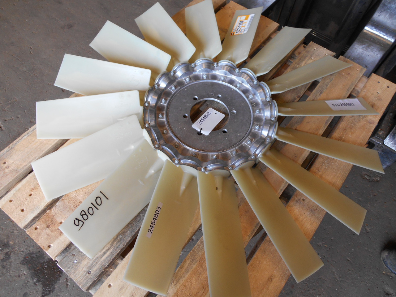 Caterpillar 4021897 - - Ventilator für Baumaschine: das Bild 1 Caterpillar 4021897 - - Ventilator für Baumaschine: das Bild 1