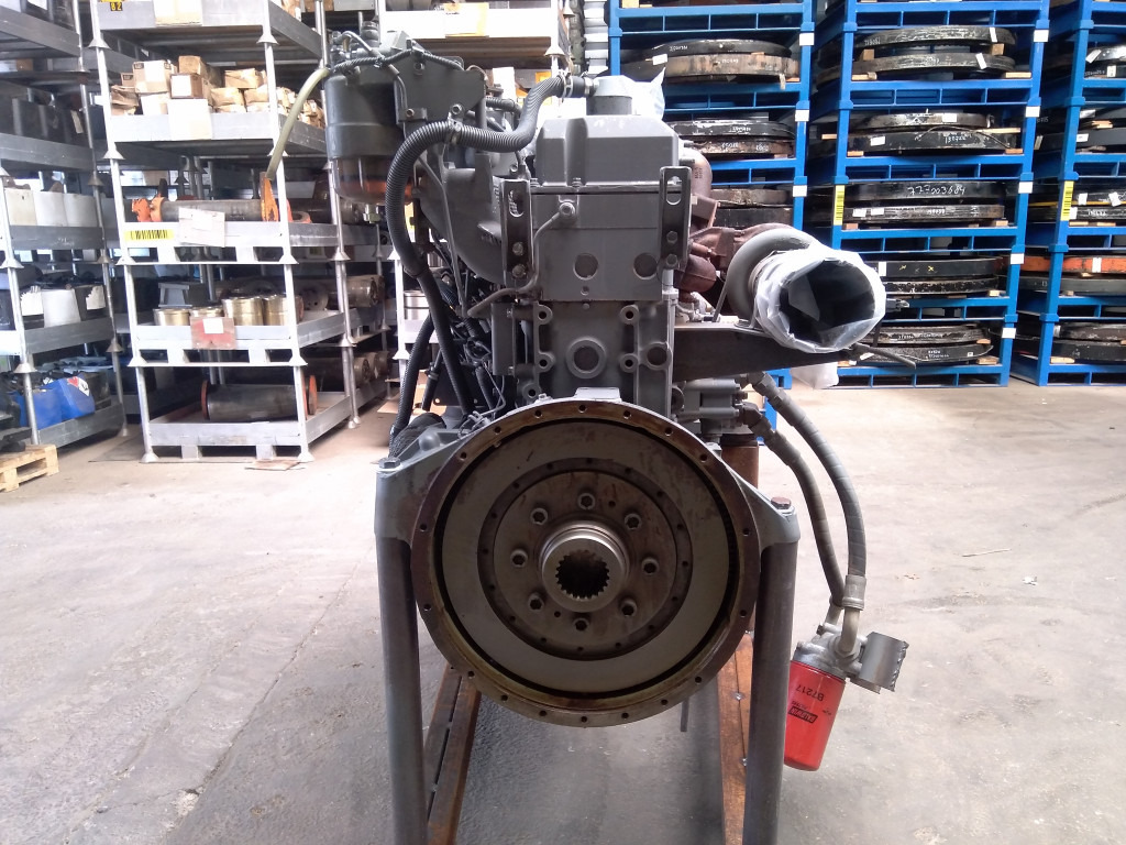 Hitachi 4644223 - Motor für Baumaschine: das Bild 4 Hitachi 4644223 - Motor für Baumaschine: das Bild 4
