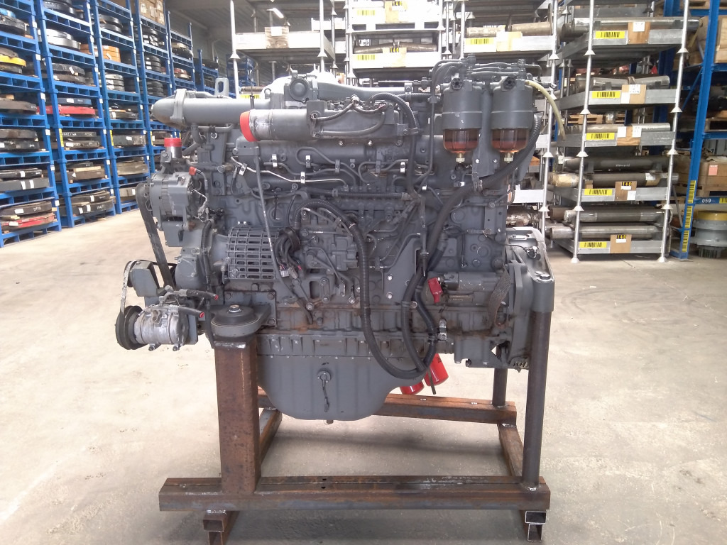 Hitachi 4644223 - Motor für Baumaschine: das Bild 1 Hitachi 4644223 - Motor für Baumaschine: das Bild 1