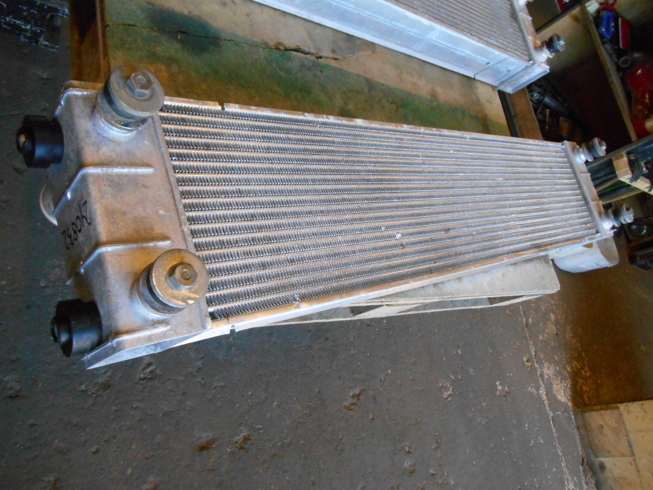 Hitachi 4649914 - Kühler für Baumaschine: das Bild 2 Hitachi 4649914 - Kühler für Baumaschine: das Bild 2