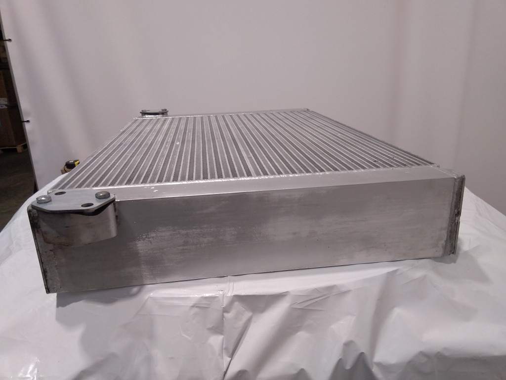 Hitachi 4682425 - 4682426 - Ölkühler für Baumaschine: das Bild 2 Hitachi 4682425 - 4682426 - Ölkühler für Baumaschine: das Bild 2