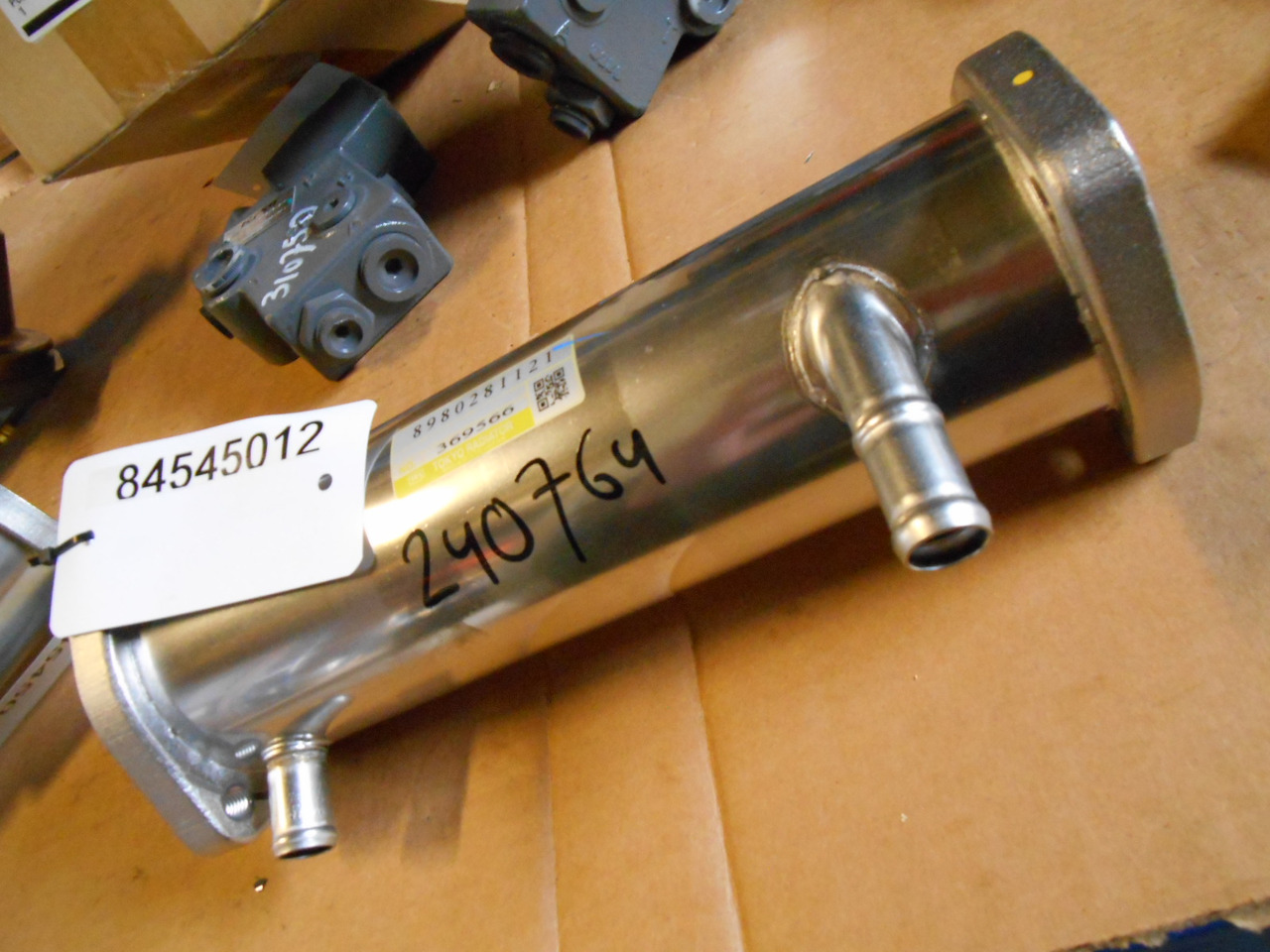 Hitachi 8980281121 - AGR-Kühler für Landmaschine: das Bild 2 Hitachi 8980281121 - AGR-Kühler für Landmaschine: das Bild 2