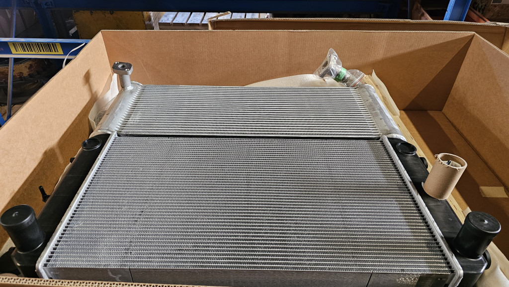 Hitachi YA00009861 - YA00031056 - Kühler für Baumaschine: das Bild 2 Hitachi YA00009861 - YA00031056 - Kühler für Baumaschine: das Bild 2