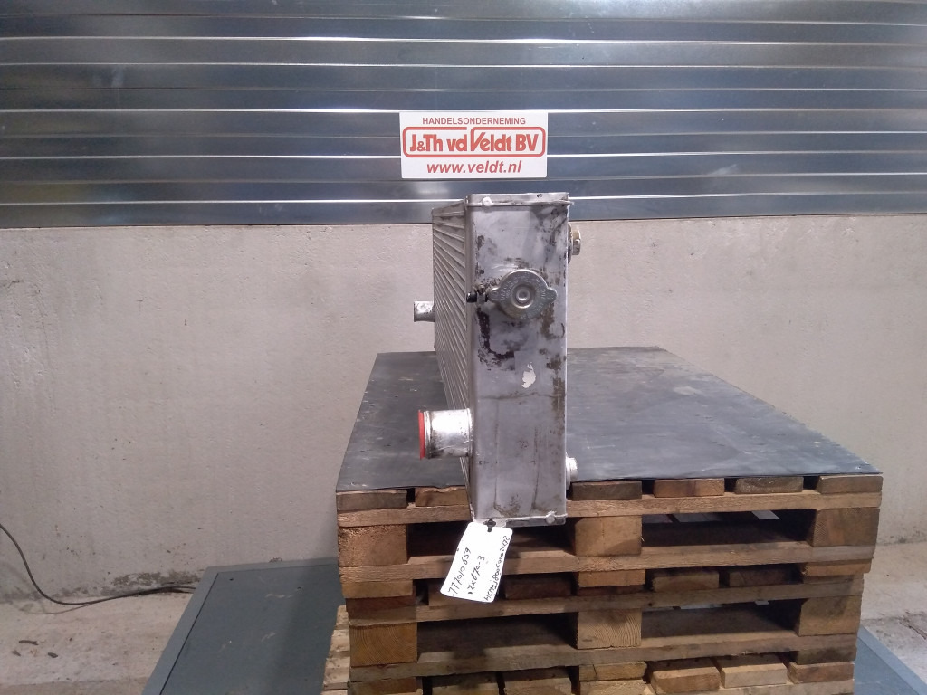 Hitachi ZX670LCH-3 - 4654973 - Kühler für Baumaschine: das Bild 2 Hitachi ZX670LCH-3 - 4654973 - Kühler für Baumaschine: das Bild 2