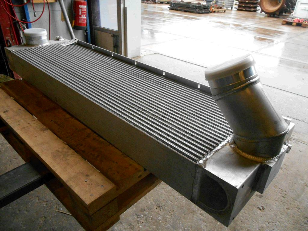 Terex O&K 6002157 - Interkühler für Baumaschine: das Bild 3 Terex O&K 6002157 - Interkühler für Baumaschine: das Bild 3