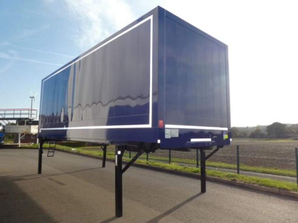 Krone Heck Alu.- Rolltor - Kofferaufbau: das Bild 2 Krone Heck Alu.- Rolltor - Kofferaufbau: das Bild 2