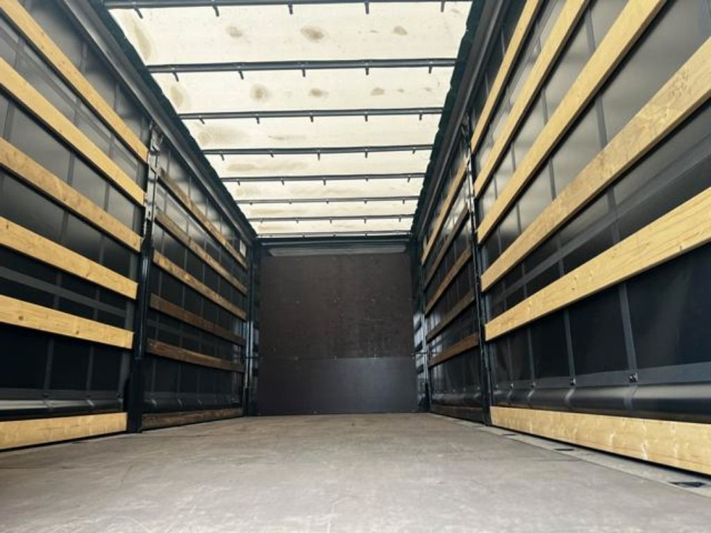 Krone Heck mit Portaltüren - Planenaufbau: das Bild 5 Krone Heck mit Portaltüren - Planenaufbau: das Bild 5