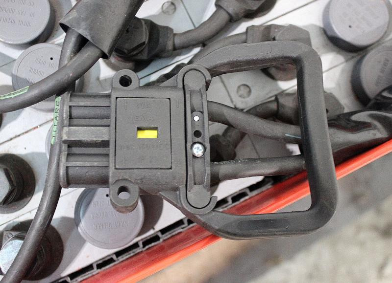 GRUMA 24 Volt 2 PzV 200 Ah - Batterie: das Bild 4 GRUMA 24 Volt 2 PzV 200 Ah - Batterie: das Bild 4