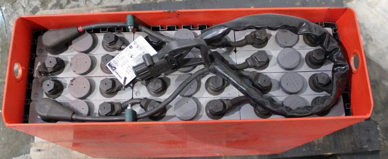 GRUMA 24 Volt 2 PzV 200 Ah - Batterie: das Bild 3 GRUMA 24 Volt 2 PzV 200 Ah - Batterie: das Bild 3