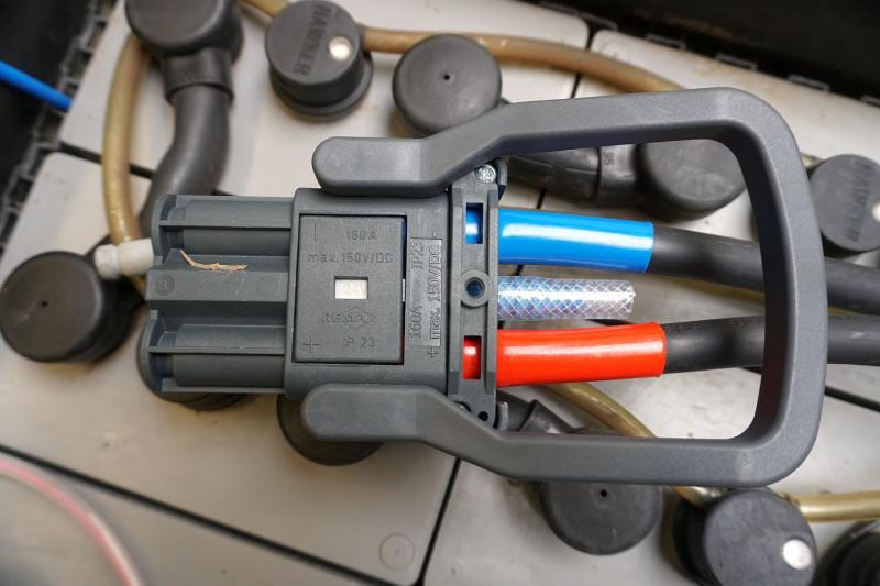 HAWKER 24 Volt 6 PzS 930 Ah - Batterie: das Bild 5 HAWKER 24 Volt 6 PzS 930 Ah - Batterie: das Bild 5
