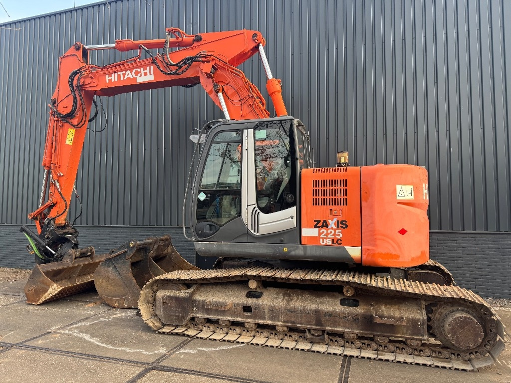Hitachi ZX 225 US LC-3 - Kettenbagger: das Bild 1 Hitachi ZX 225 US LC-3 - Kettenbagger: das Bild 1