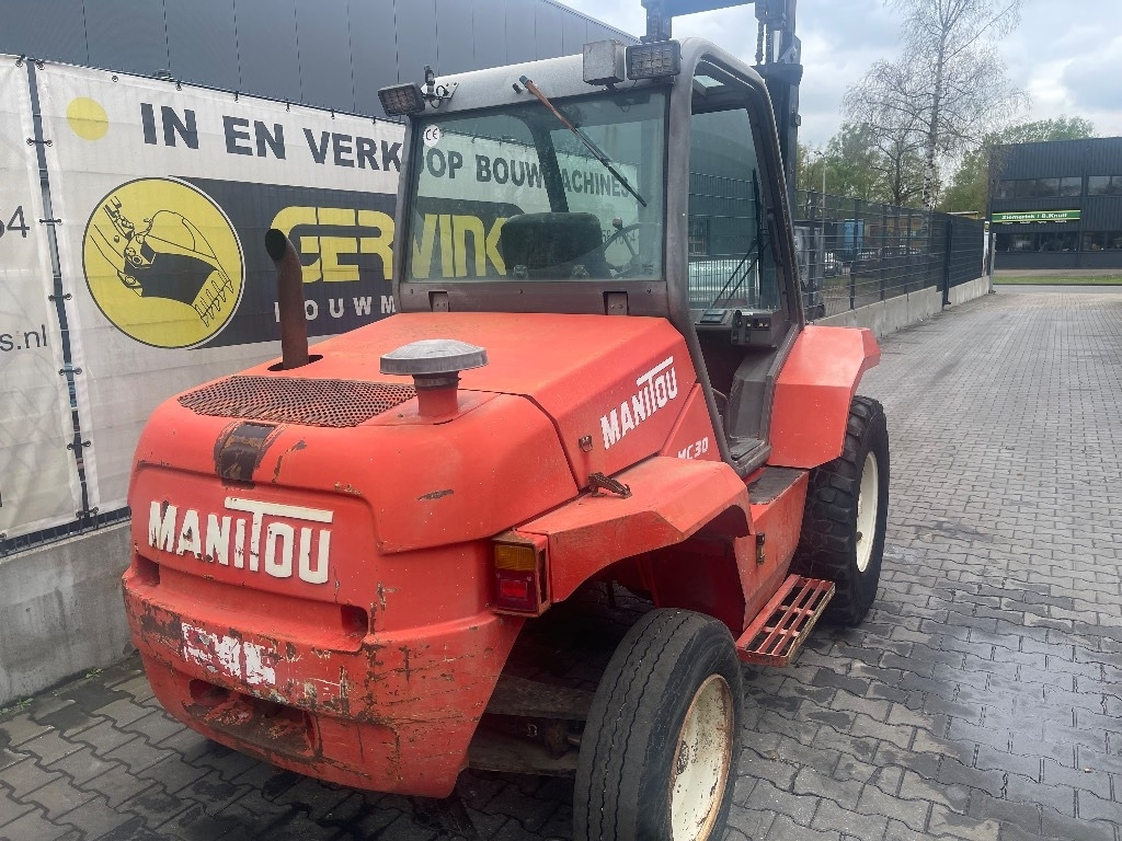 Manitou MC 30 - Geländestapler: das Bild 2 Manitou MC 30 - Geländestapler: das Bild 2