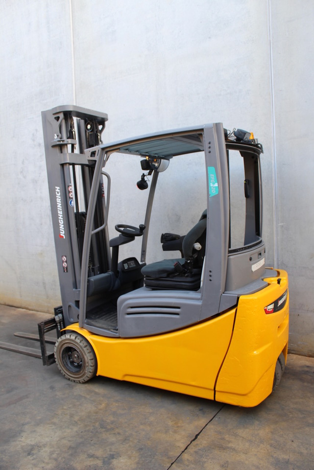 Jungheinrich EFG 220 550 DZ - Elektrostapler: das Bild 4 Jungheinrich EFG 220 550 DZ - Elektrostapler: das Bild 4